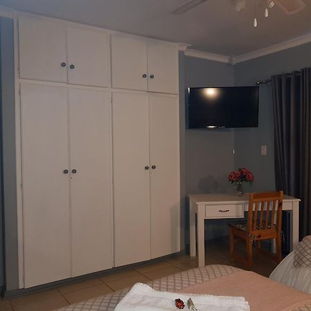 Graceland Guesthouse Potchefstroom Exterior photo